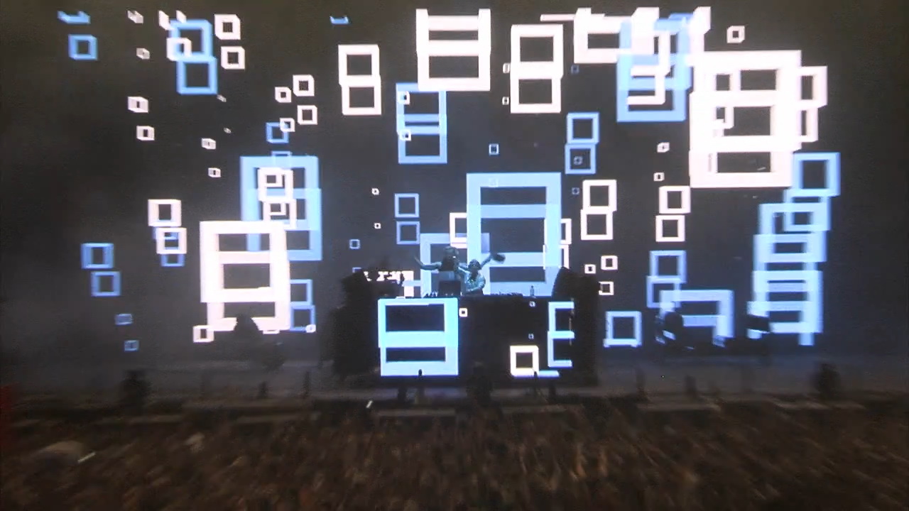 004 Untitled 14 (0 39 37 50)